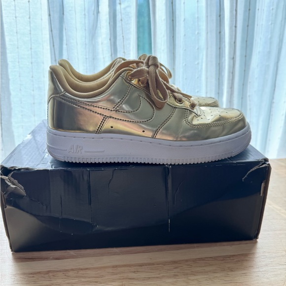 ✨Nike Air Force 1 Metallic Gold✨ - Picture 6 of 15